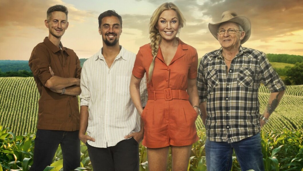 Bönderna i Bonde söker fru – jorden runt. Avokadobonden Leif Eriksson, köttbonden Andreas Johansson och frukt- och grönsaksbonden Michel Olofsson, samt programledaren Linda Lindorff. FOTO: TV4/Daniel Ohlsson Bonde söker fru – jorden runt