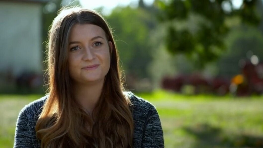 Linnéa Åberg i Bonde Söker Fru har blivit kär i Erik Bäckman. Linnéa Åberg i Bonde Söker Fru har blivit kär i Erik Bäckman.