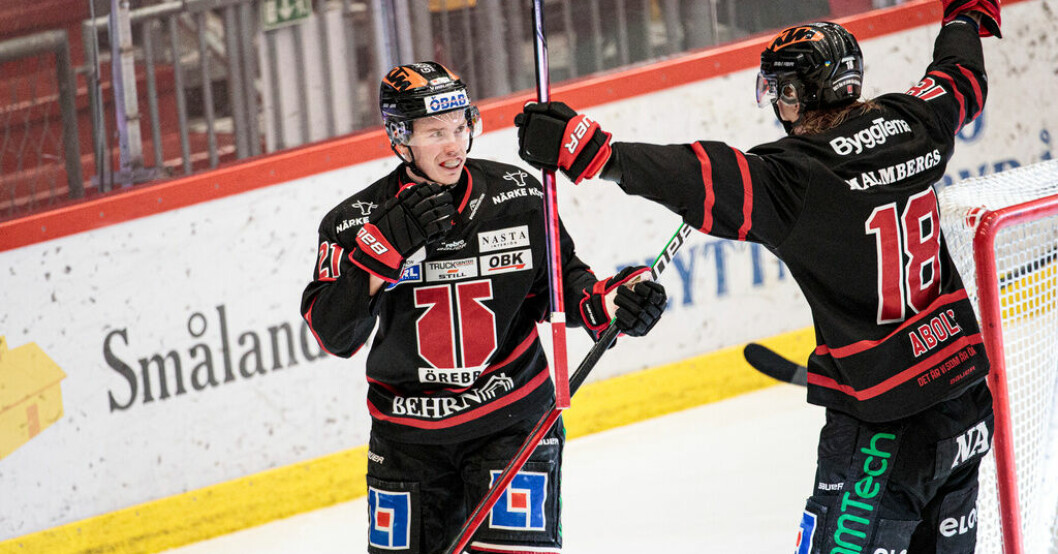 Linus Öberg, till vänster, blev matchhjälte när Örebro tog ledningen med 2–0 i matcher i SM-kvartsfinalen mot Timrå. "Skitmål" avgjorde för Örebro – har 2–0 i matcher