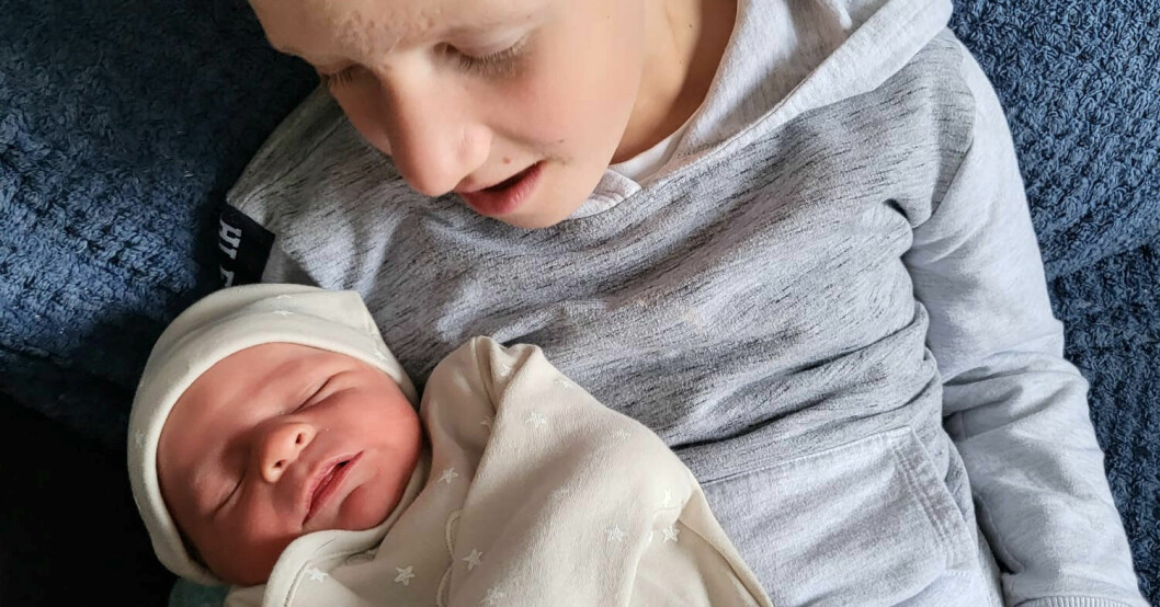 Toby älskar att vara med sin lillebror Theo. Toby älskar att vara med sin lillebror Theo.