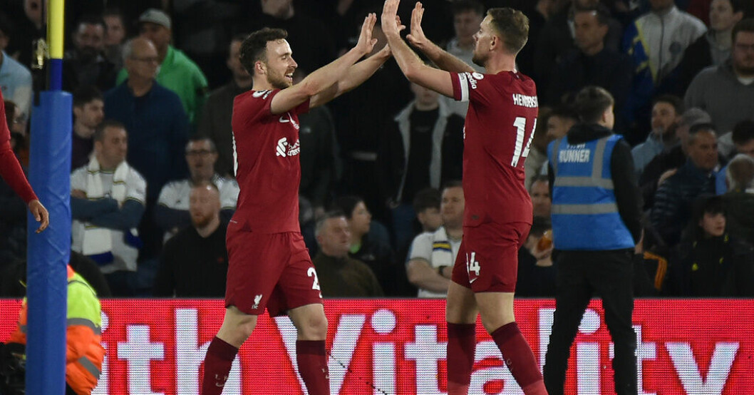Liverpools Diogo Jota, till vänster, firar 5–1-målet med Jordan Henderson. Liverpools lekstuga – krossade Leeds