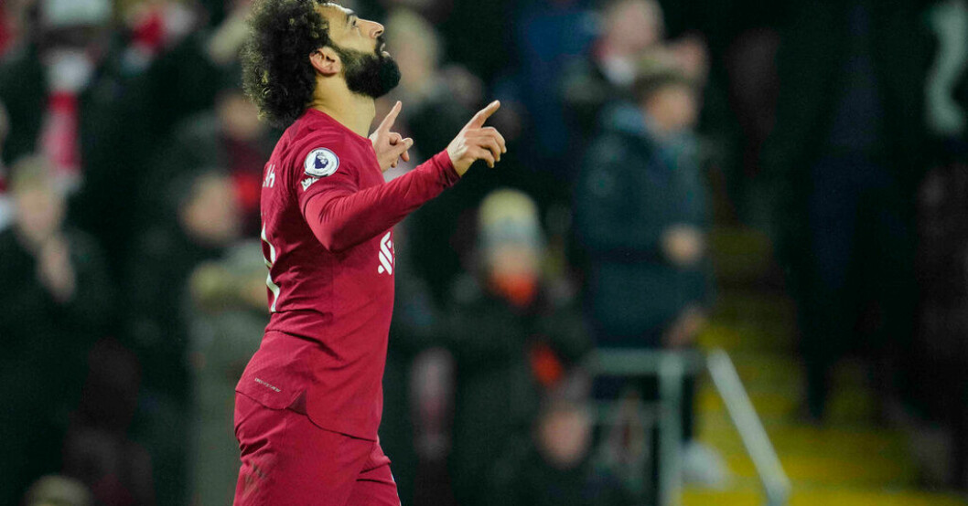 Liverpools Mohamed Salah firar sitt 1–0-mål i Premier League-derbyt mot Everton. Salah ordnade årets första Liverpoolseger
