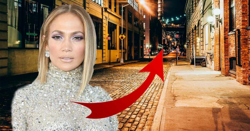 Jennifer Lopez sov på en soffa i dansstudion. Jennifer Lopez