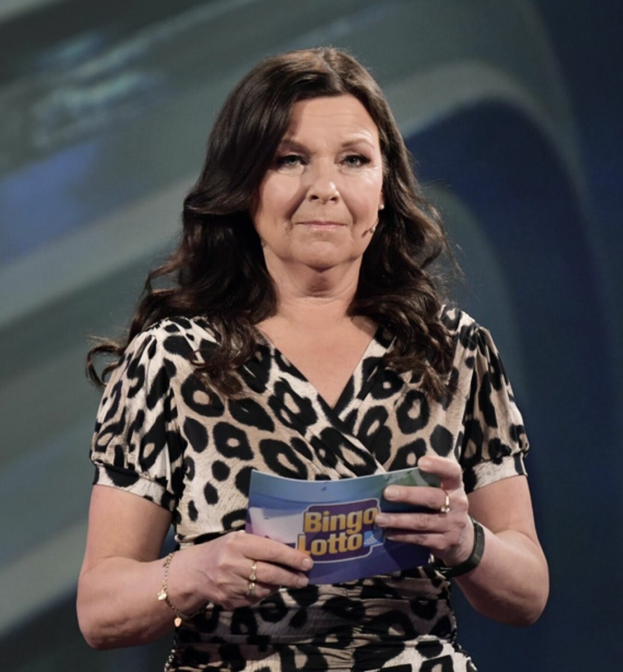 Lotta Engberg programleder Bingolotto. Lotta Engberg i Bingolotto