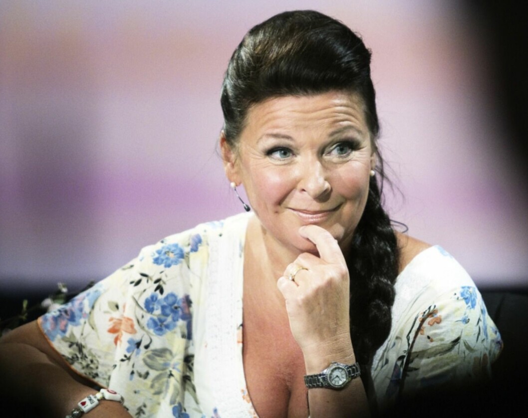 FOTO: Anders Ylander/TT Lotta Engberg rosa bakgrund