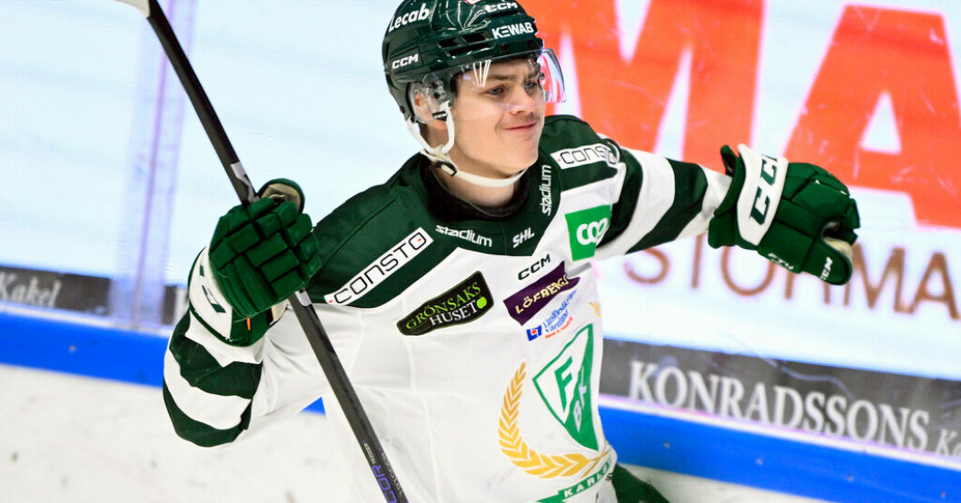 Lucas Forsell har nu gjort mål i fem raka matcher. I segern mot Rögle stod Färjestads 19-åring för ett mål och en assist. Arkivbild. Stekhete 19-åringen bakom Färjestads seger