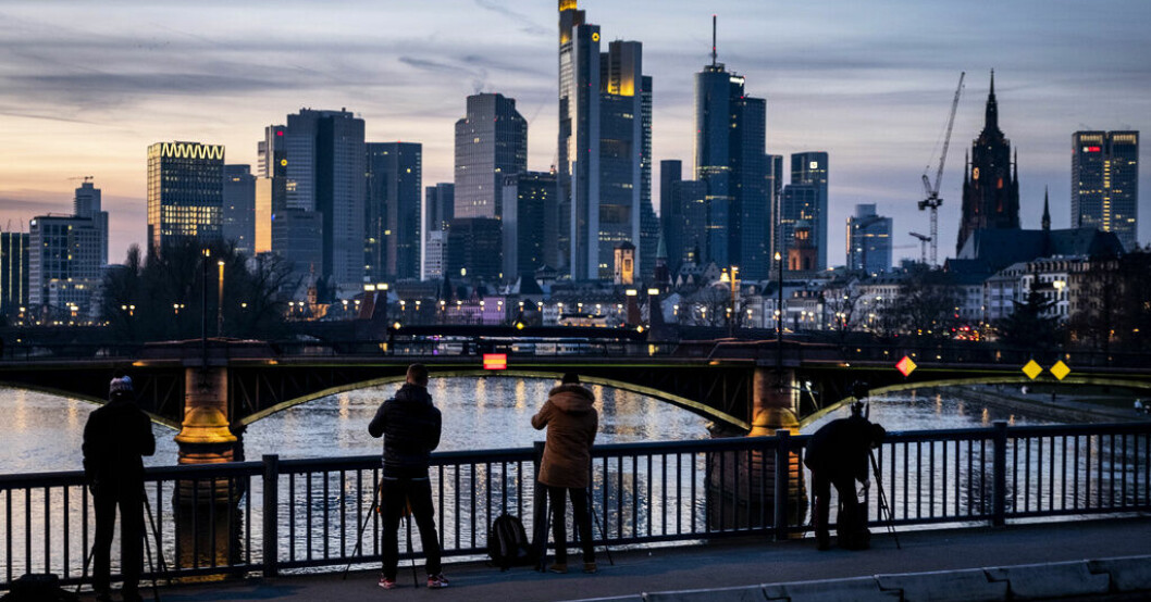Lyft för tjänstesektorn i eurozonen, visar preliminära inköpschefsindex för februari. Arkivbild från Frankfurt. Tjänstesektorn gasar på i eurozonen