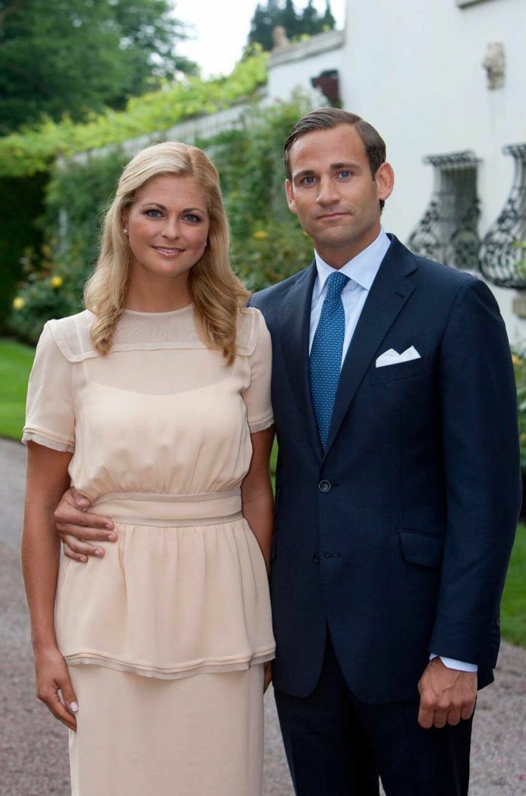 Madeleine och Jonas vid eklateringen av förlovningen i augusti 2010. Madeleine och Jonas vid sin förlovning