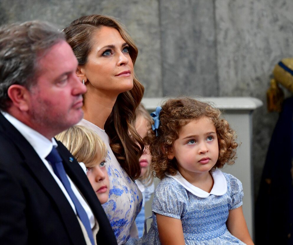 Prinsessan Madeleine med familj vid prins Julians dop i Drottningholms slottskyrka 2021. Prinsessan Madeleine med familj