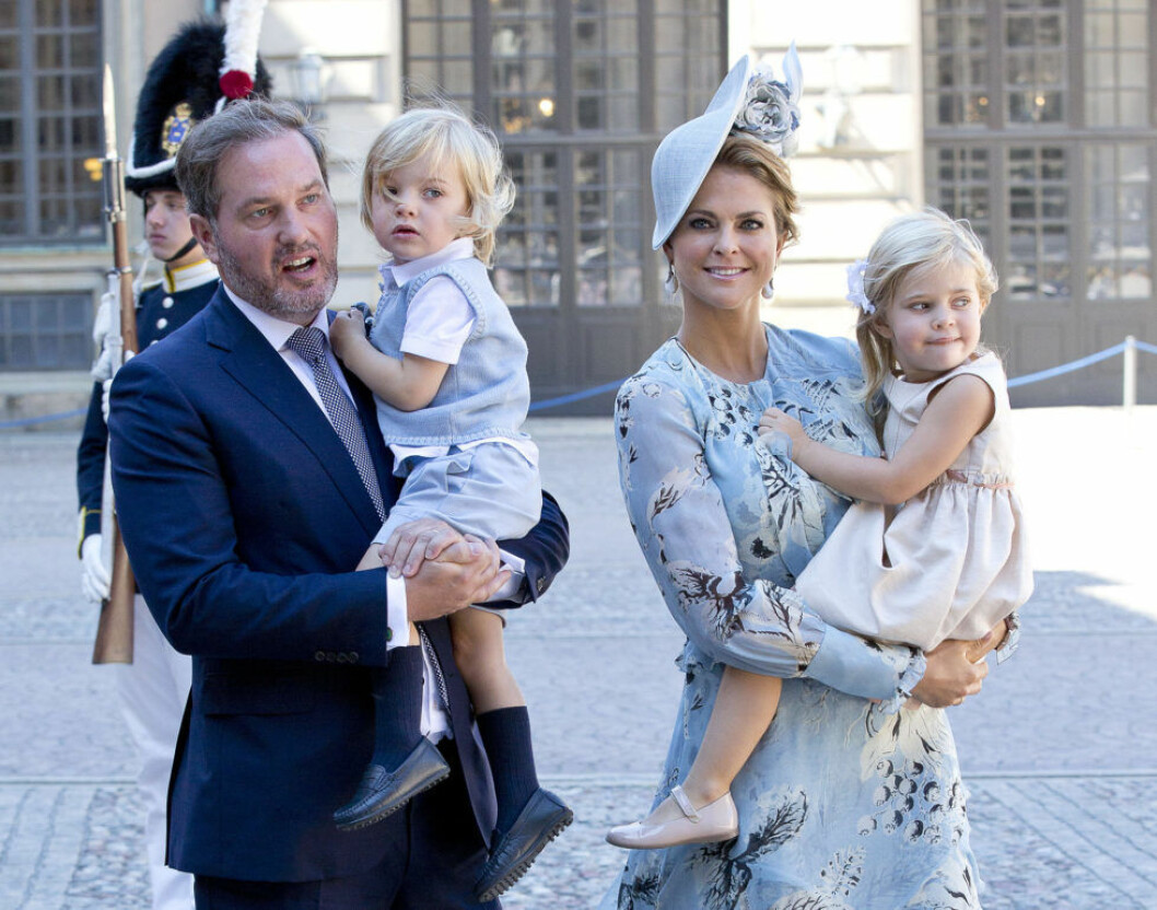 Chris O’Neill, prins Nicolas, prinsessan Madeleine och prinsessan Leonore firade kronprinsessan Victorias 40-årsdag i juli. Chris O'Neill, prins Nicolas, prinsessan Madeleine och prinsessan Leonore firade kronprinsessan Victorias 40-årsdag i juli.