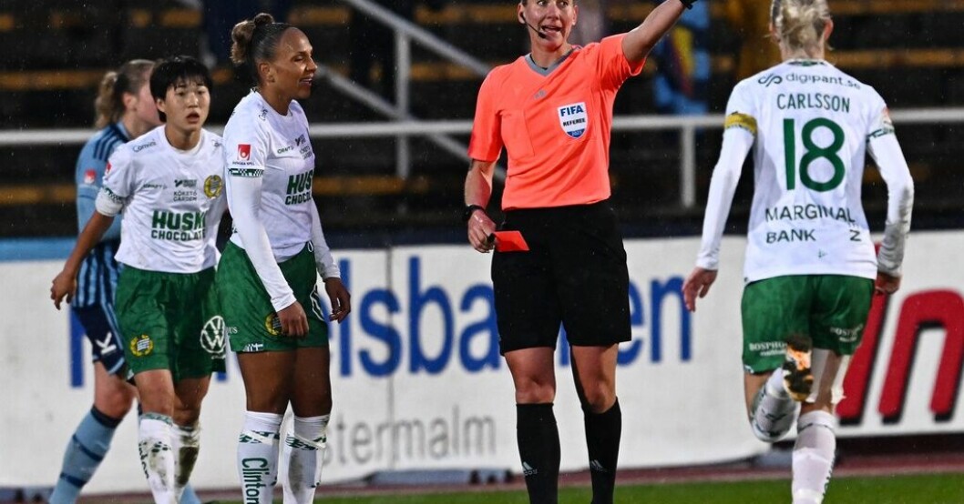Madelen Janogy visades ut i Stockholmsderbyt. "Bajens" derbysuccé – trots stjärnans utvisning