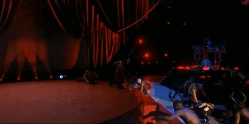 Via: <a href="http://giphy.com/gifs/fail-falling-madonna-ytwDCCdqSGPGzTfg4M" target="_blank">giphy.com</a> Via: giphy.com