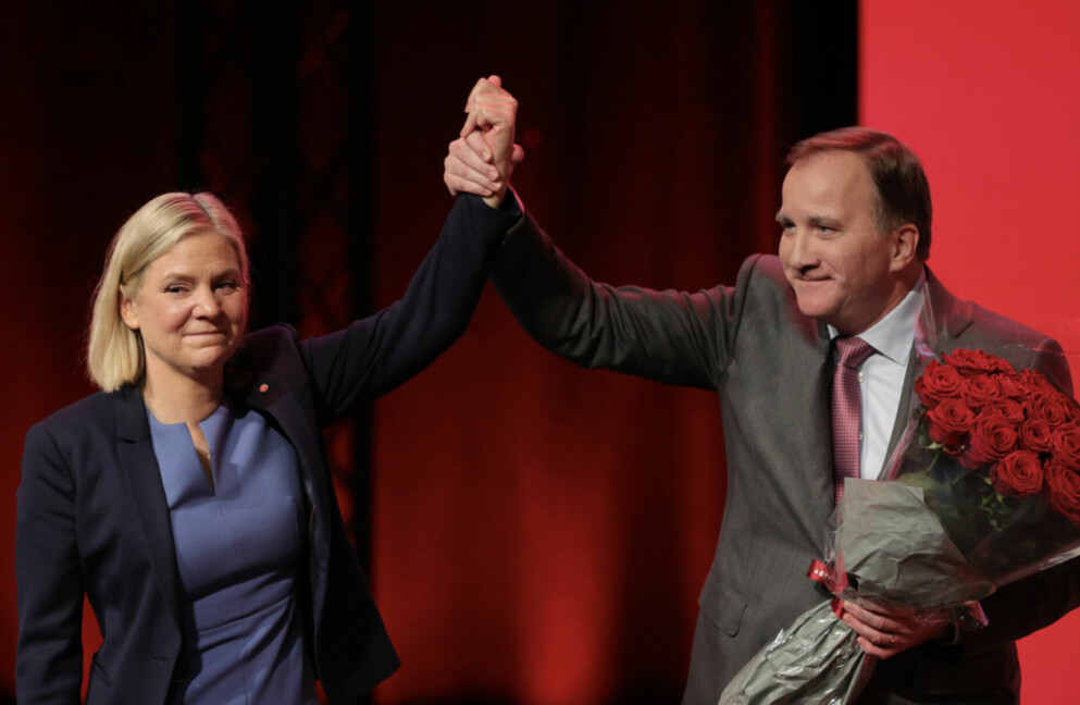 Magdalena Andersson och Stefan Löfven. Magdalena Andersson och Stefan Löfven med rosor