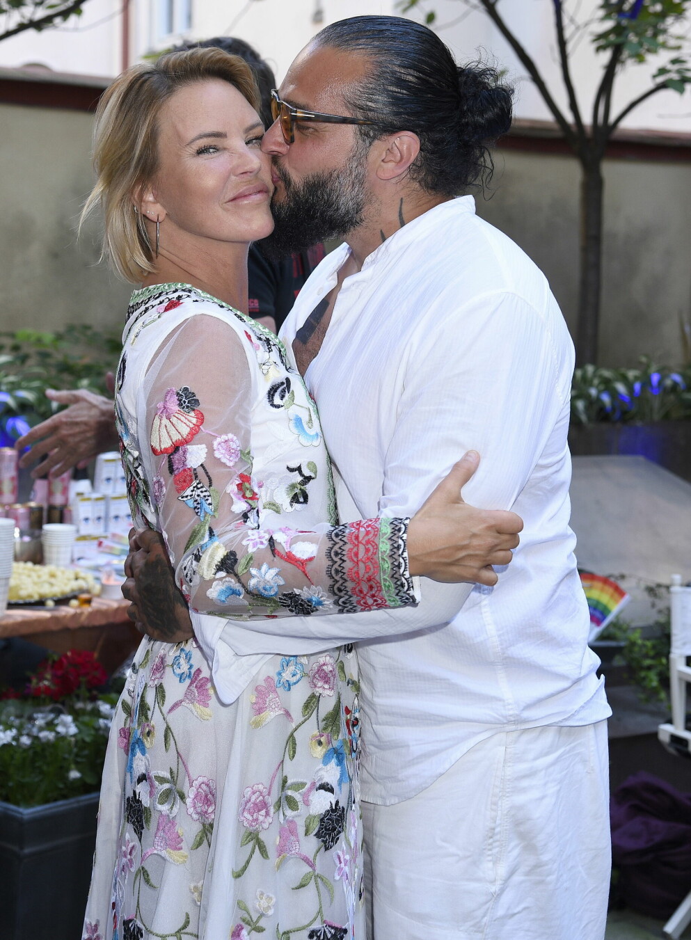 Magdalena Graaf och fästmannen Louie Marti dementerade båda ryktena om en separation. Magdalena Graaf och fästmannen Louie Marti dementerade båda ryktena om en separation.