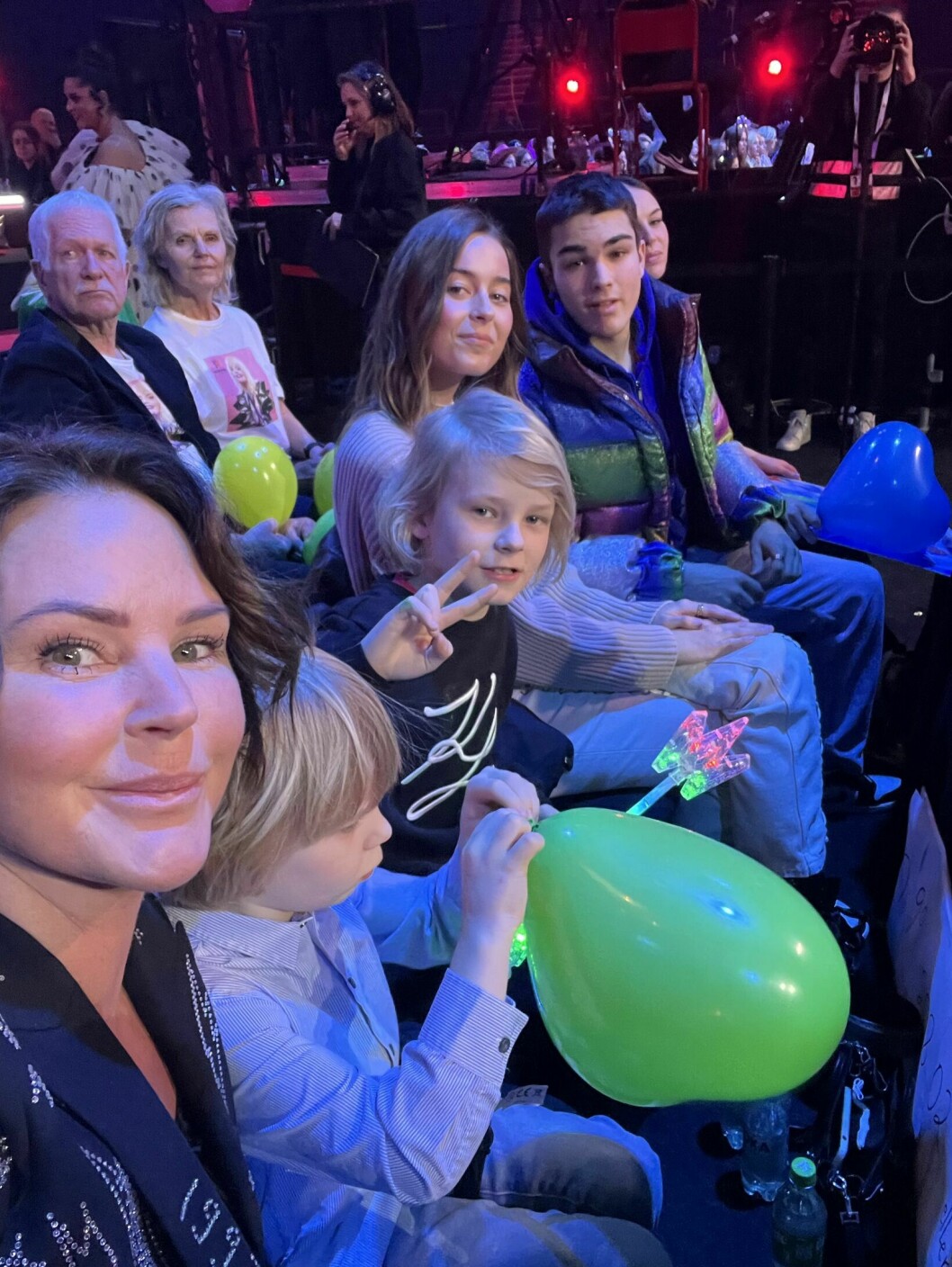 Magdalena Graaf satt i publiken tillsammans med Lance yngre bröder och hans flickvän Dessie. Magdalena Graaf satt i publiken tillsammans med Lance yngre bröder och hans flickvän Dessie.
