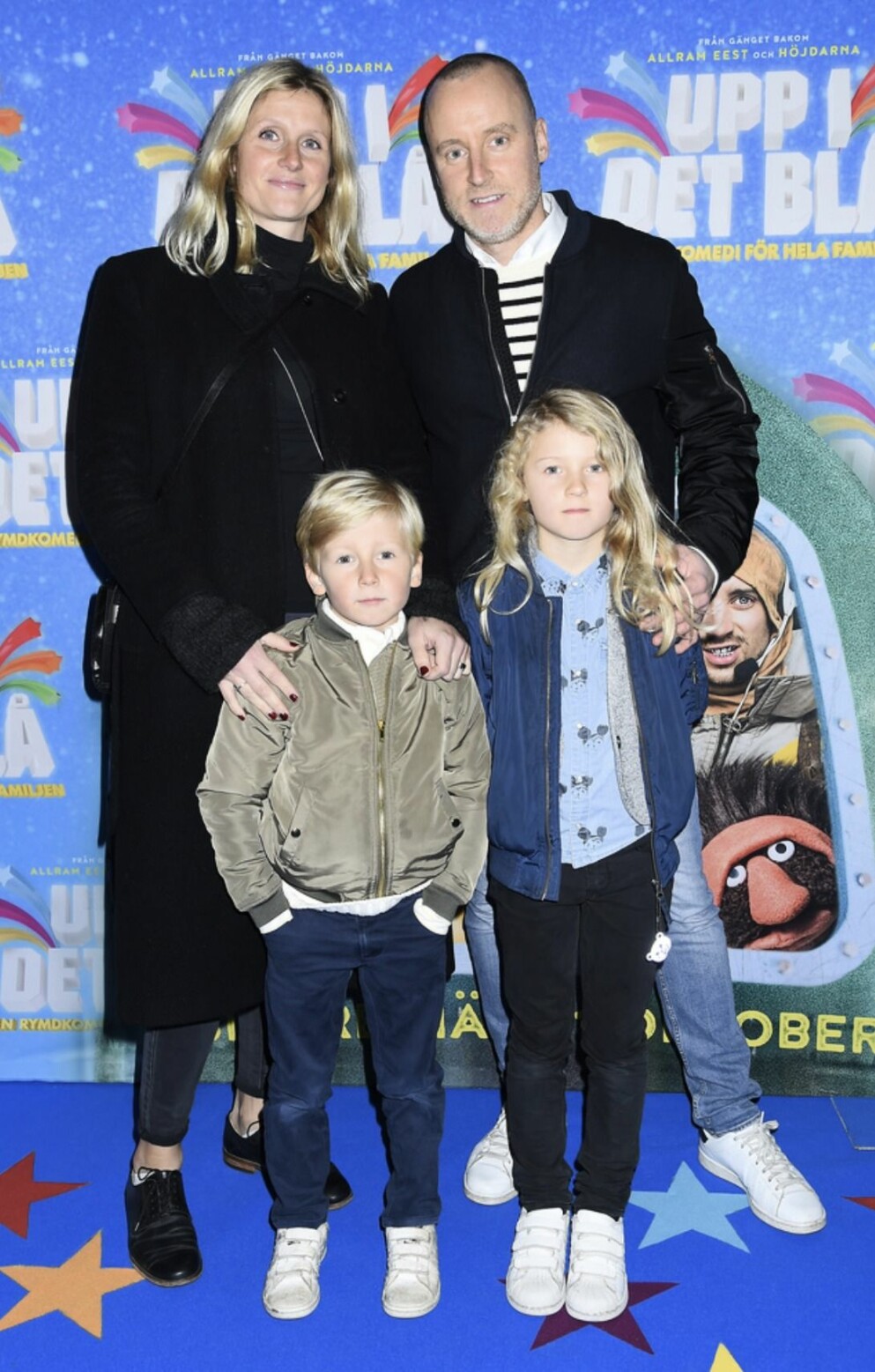 Magnus, Sophie, Elis och Ester på filmpremiär år 2016. Magnus Hedberg och Sophie Hedberg med barnen Elis och Ester på filmpremiär år 2016