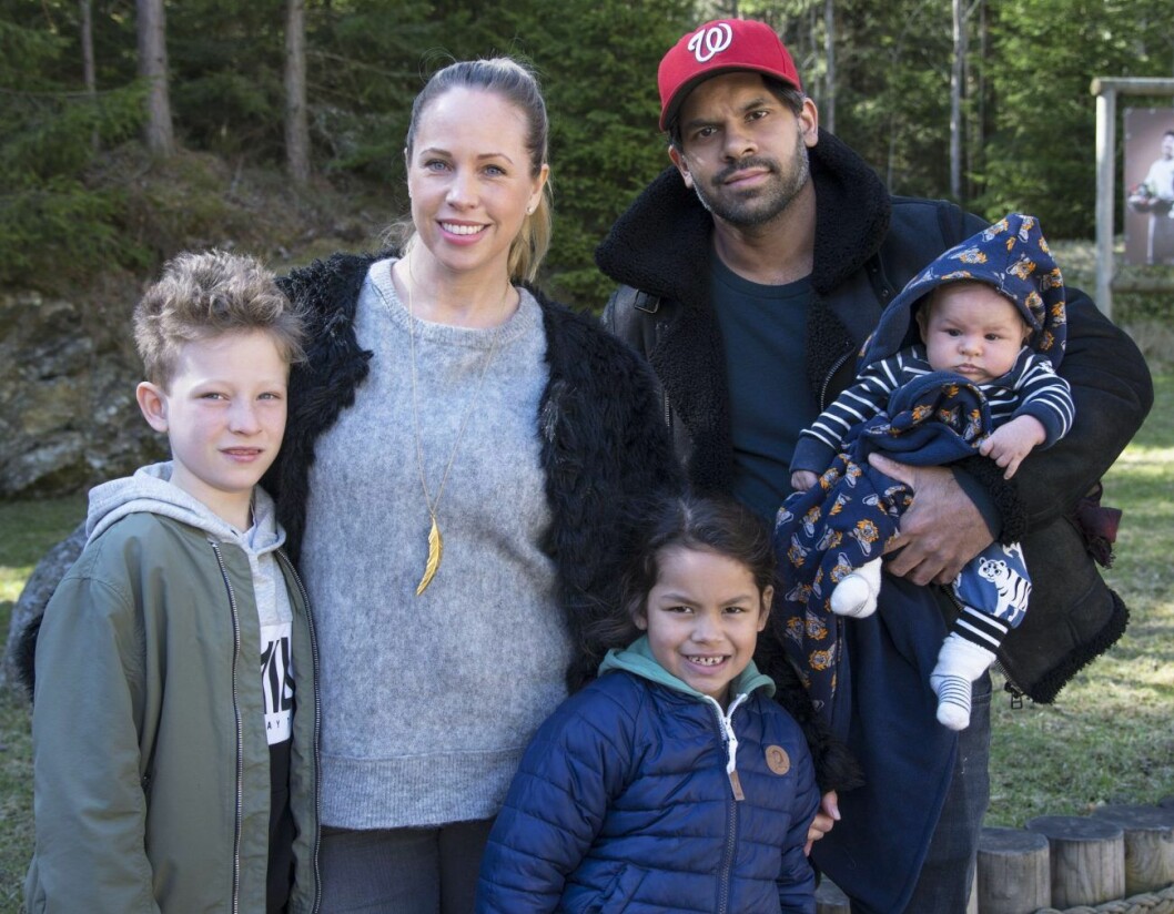 Tillsammans har Malin och Carl sonen Leo. Sedan tidigare förhållanden har Malin sonen Charlie och Carl har dottern Emma. Malin Gramer och Carl Falk med barnen Charlie, Leo och Emma.