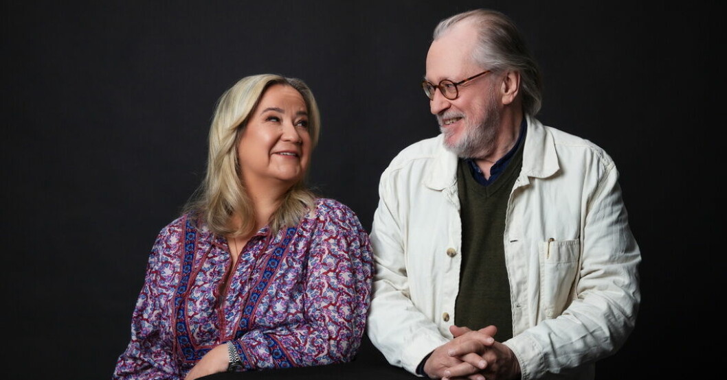 Malin Persson Giolito och Niklas Rådström tar över "Allvarligt talat". Pressbild. Författarduo tar över långkörare i radio