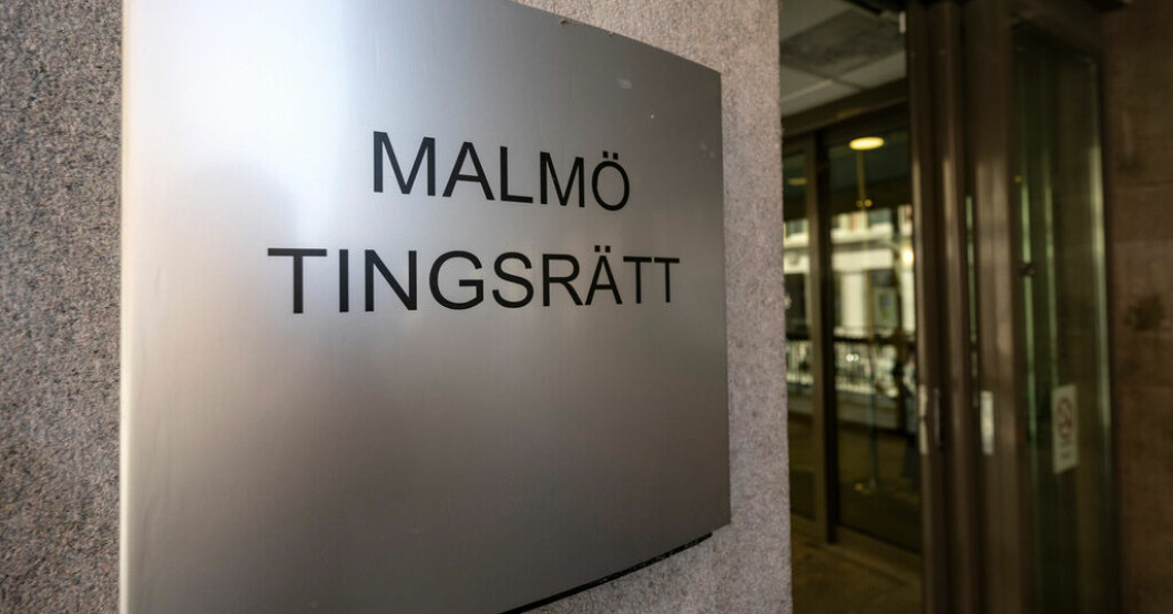 Malmö tingsrätt dömer en man till fängelse i tre år för att han släpade en kvinna efter en traktor. Arkivbild. Drog kvinna efter traktor - tre års fängelse