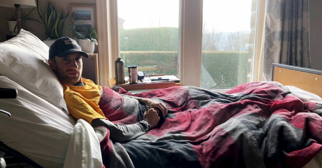 Noahs dagar ser likadana ut nu för tiden. Det är sängen och TV:n som gäller.