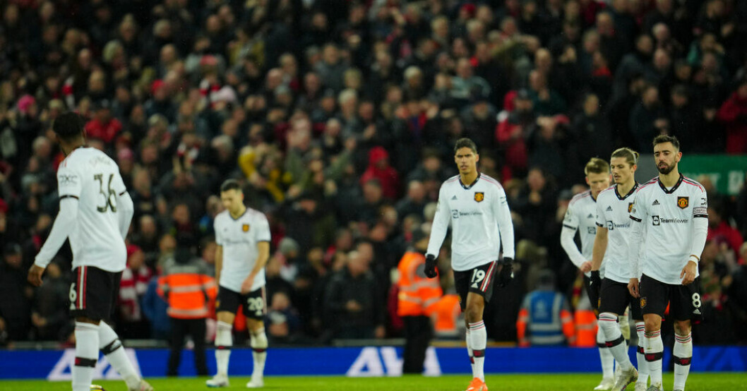 Manchester United förlorade med hela 0–7 mot Liverpool, dagen efter väntade ett tidigt morgonmöte. Tidigt möte för United-spelarna efter förnedringen