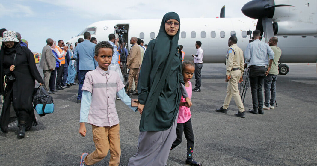 Människor flyr från striderna i Sudan till Somalia. Arkivbild. Sida: Färre nås av svenskt bistånd