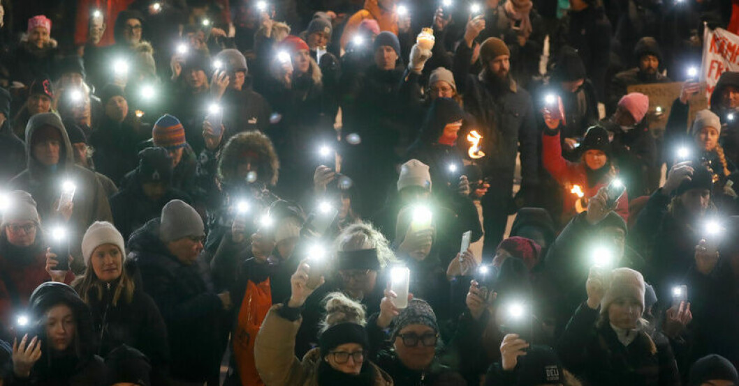 Människor samlades i januari för en ljusmanifestation i Luleå för den åttaårige pojken som dödats. På torsdagen dömdes hans pappa för mordet. Arkivbild. Mördade sin son – döms till livstids fängelse