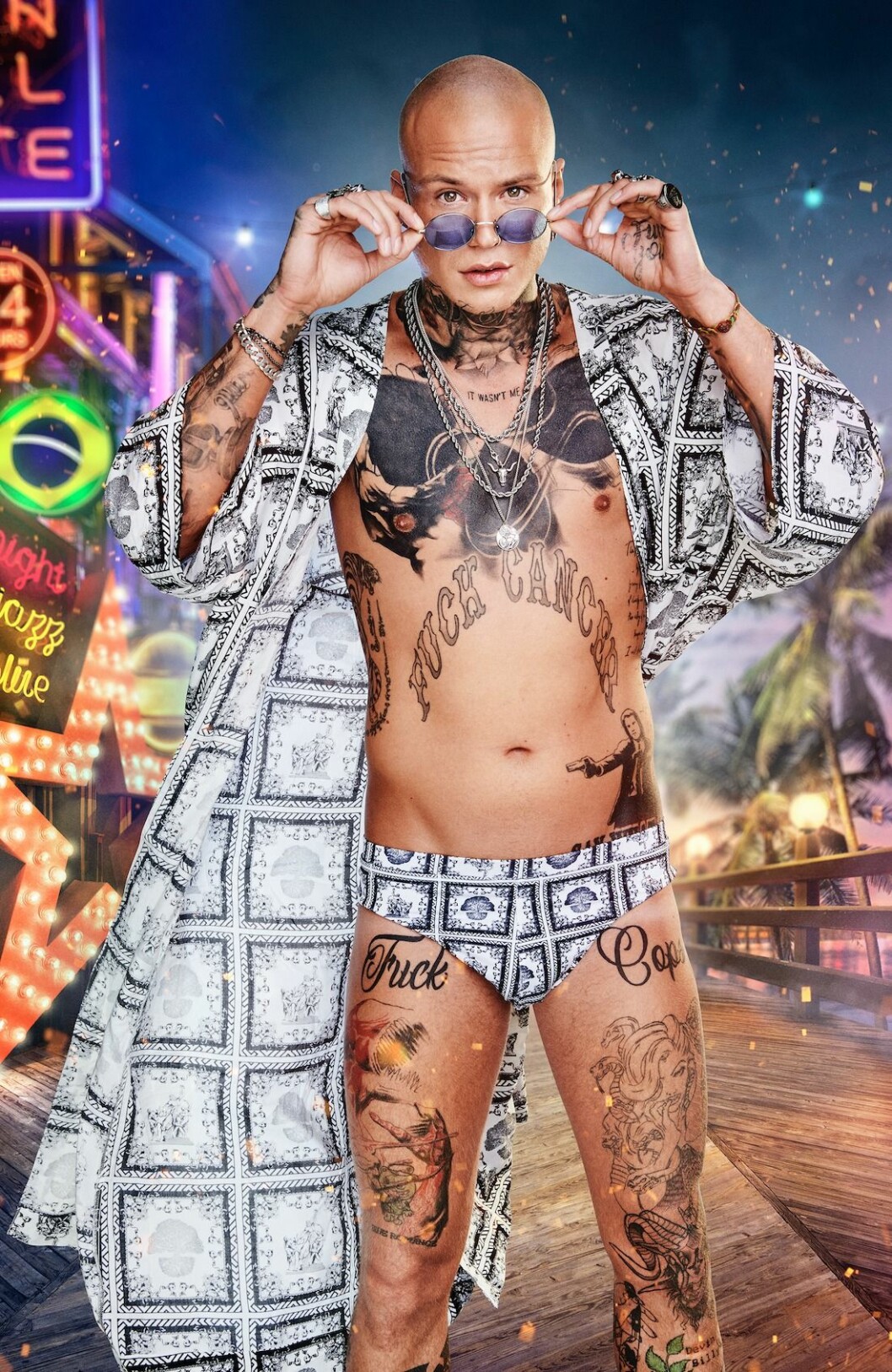 Marc i Ex on the beach.
