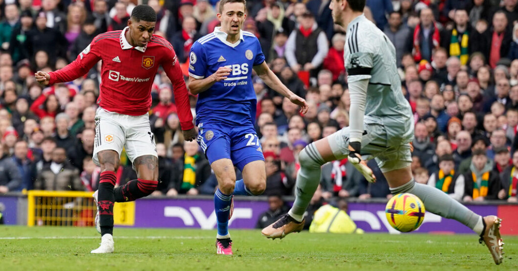 Marcus Rashford, vänster, gjorde två av målen i Manchester Uniteds seger mot Leicester. Rashford i målstim – sänkte Leicester