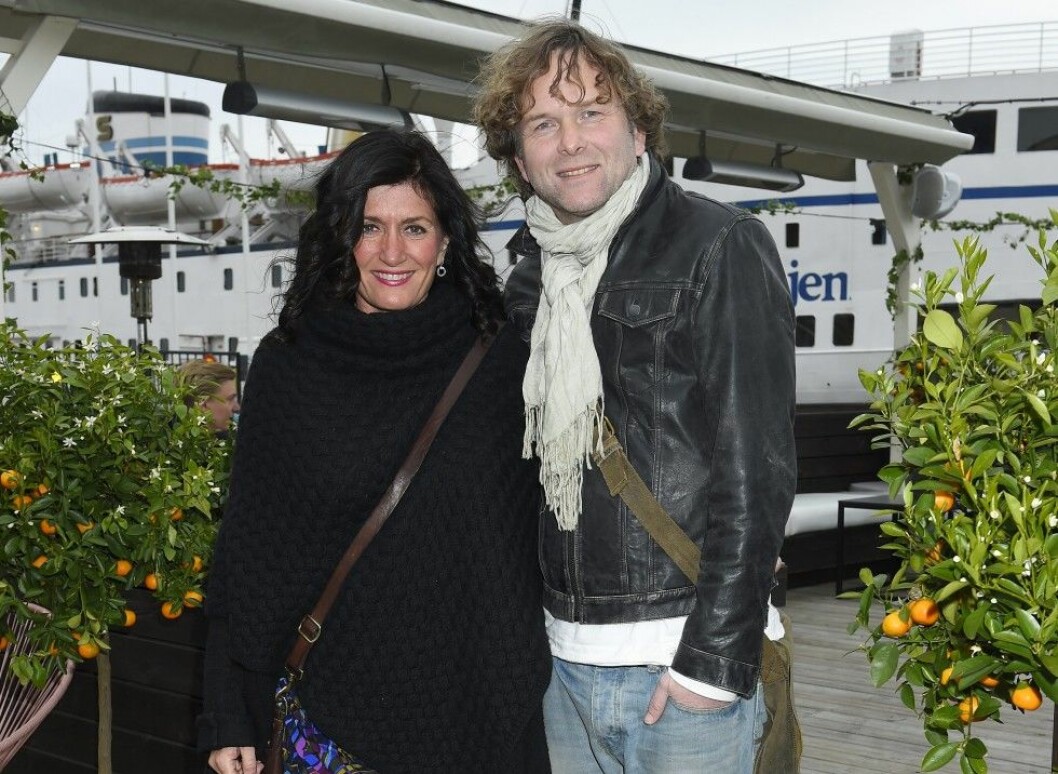 Mari Jungstedt och fästmannen Ruben Eliassen har börjat titta efter en ny familjemedlem. Foto: IBL Mari Jungstedt och fästmannen Ruben Eliassen har börjat titta efter en ny familjemedlem. Foto: IBL