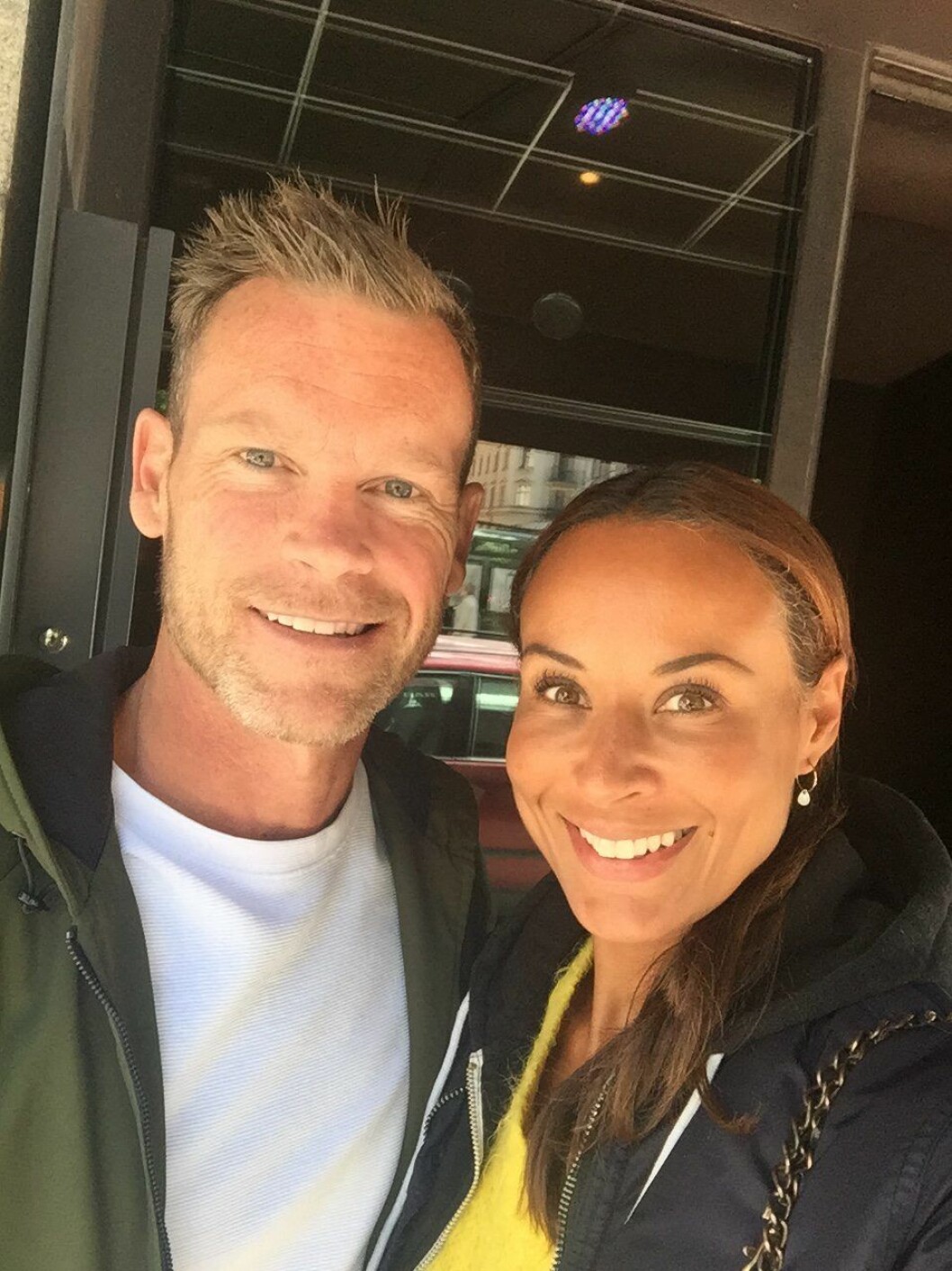 Mårten Andersson med Hänts reporter Lotta Gray.
