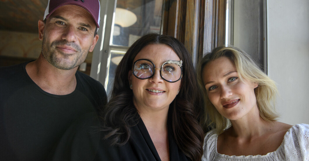 Martin med deckardrottningen Camilla Läckberg och Disa Östrand som spelar Johanna i Lyckoviken. Martin Stenmarck, Camilla Läckberg, Disa Östrand