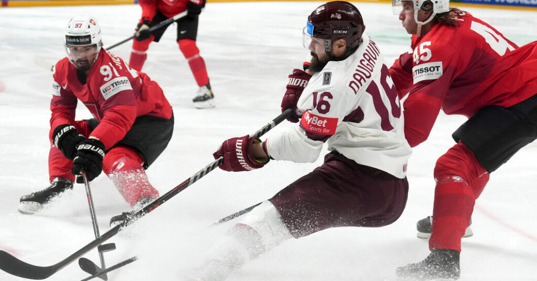 Matchen mellan Lettland och Schweiz avgjorde vilken kvartsfinalmotståndare Tre Kronor får. Tre Kronors kvartsfinalmotstånd: Lettland i Riga