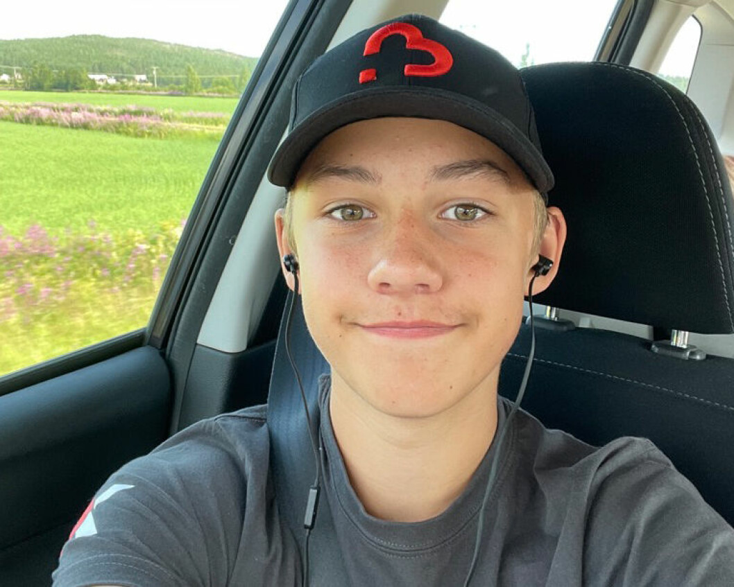 Mathias Landström kan inte tänka sig något annat. Det måste ha varit en gädda som högg tag i foten. Mathias Landström trodde först han fastnat i någon vass kedja.