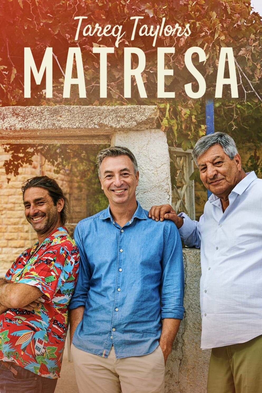 Tareq Taylor med sin bror Zafer och pappa Seif. Tareq Taylor med sin bror Zafer och pappa Seif i Tareq Taylors matresa på SVT