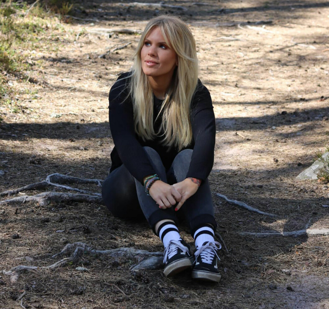 Maxine Nordlindh. <strong>Foto: Matilda Hanning Ingevall.</strong> Gift vid första ögonkastet-Maxine Nordlindh i skogen.