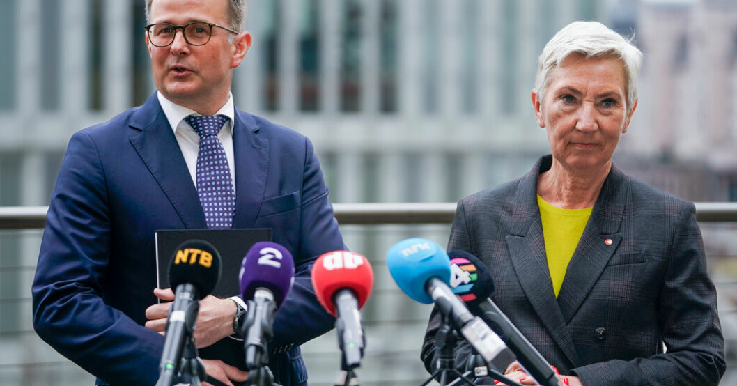 Medlaren Mats Ruland tillsammans med LO-ordförande Peggy Hessen Følsvik. 25 000 tas ut i strejk – efter förhandlingarna brakat samman: ”Allvarlig situation”