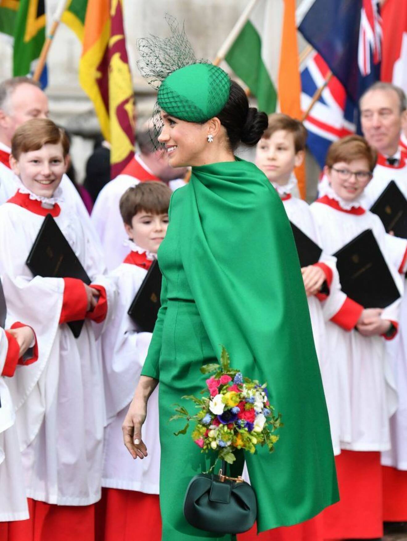 Meghan i cape vid Commonwealth Service i Westminster Abbey.