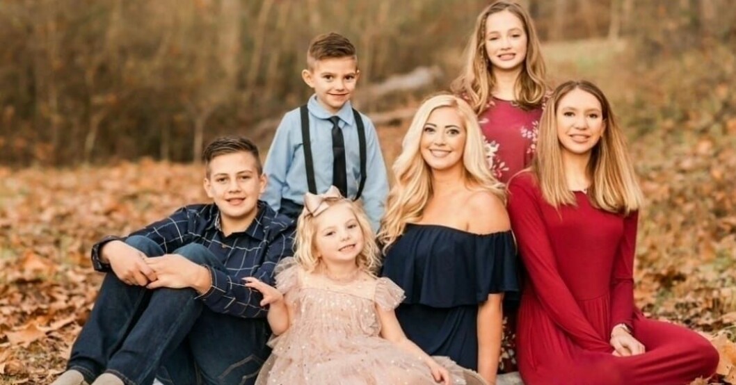 Ensamstående mamman Melissa Henderson har fem barn. Melissa Henderson och familj