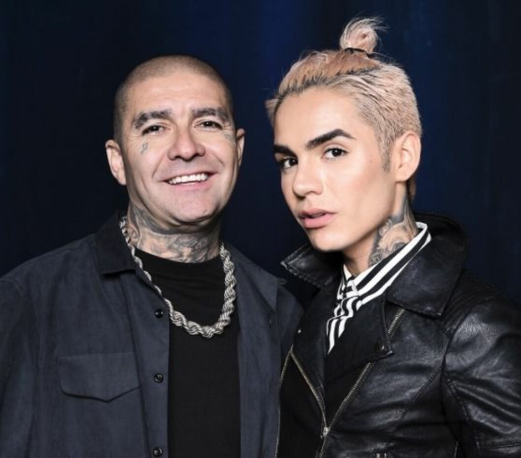 Pappa och son på en pressträff 2018. FOTO: Karin Törnblom/TT Pappa Mendez och sonen Leo Mendez Junior