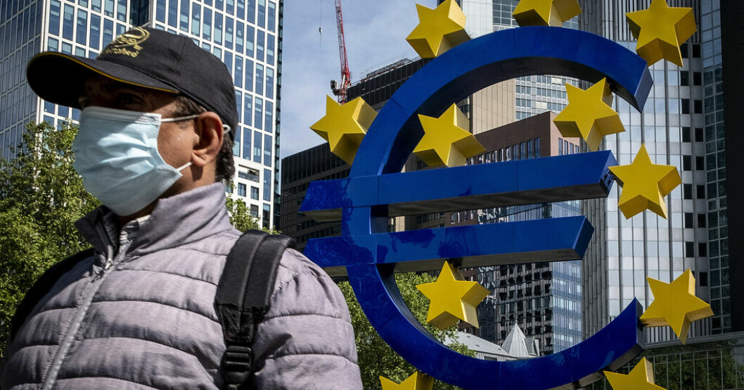 Mer välvilligt inställd till euron. Arkivbild. Företagare mer positiva till euron