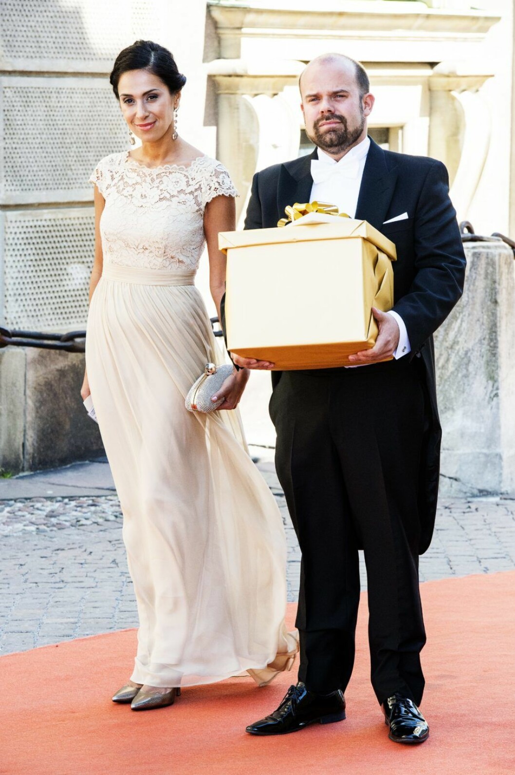Meral och sambon Johan var gäster på Prins Carl Philips och Sofia Hellqvists bröllop. Meral Tasbas från "Baren" och Johan Carlström Prince Carl Philips and Sofia Hellqvists wedding, Stockholm, Sweden 2015-06-13 (c) Ola Axman / Aftonbladet / IBL * * * EXPRESSEN OUT * * * AFTONBLADET / 85525