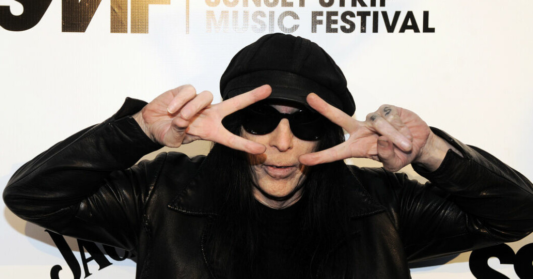 Mick Mars stämmer Mötley Crüe. Arkivbild. Gitarristen Mick Mars stämmer Mötley Crüe