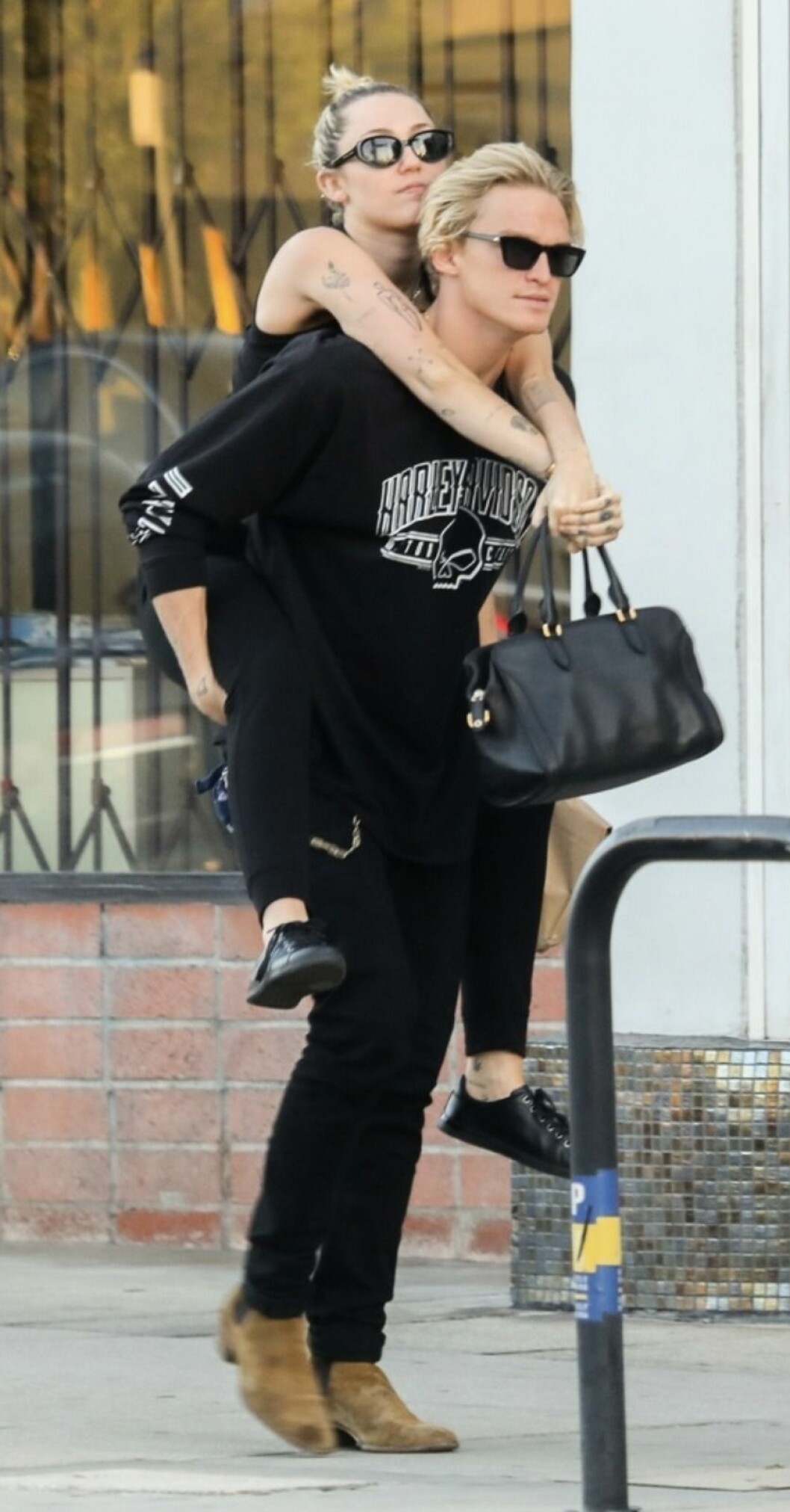 FOTO: RMBI/BACKGRID US/TT Miley Curys och Cody Simpson