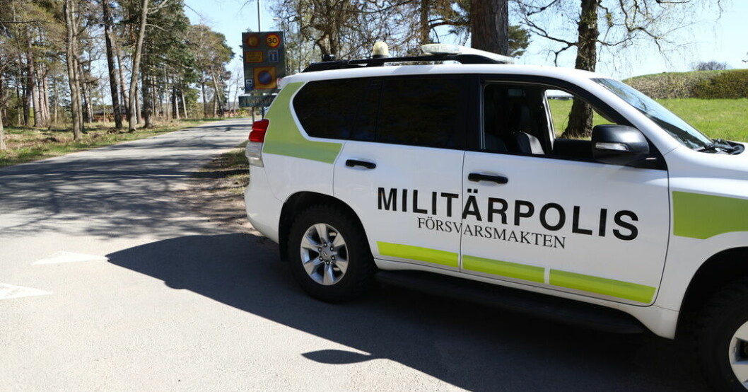 Militärpolis på plats efter en explosion i en ammunitionsfabrik i Karlsborg, Nammo Vanäsverken. Arkivbild. Flera utredningar efter ammunitionsexplosion