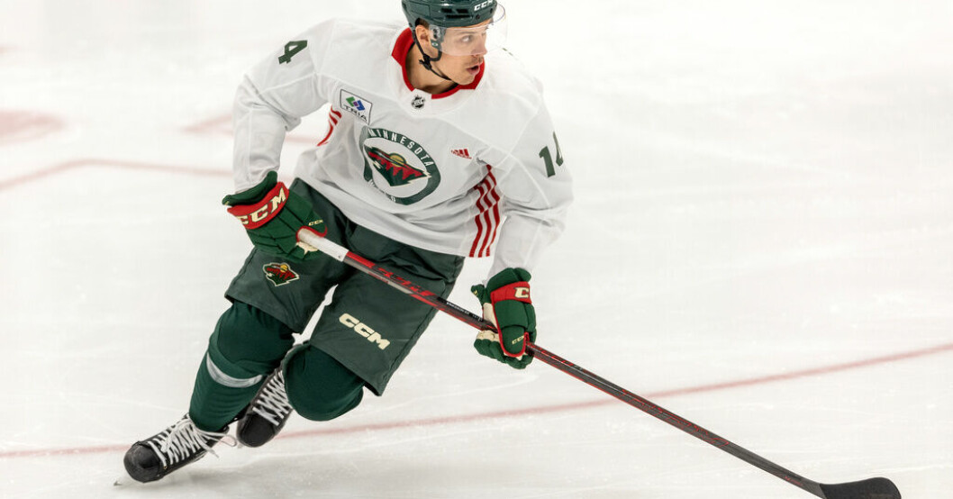 Minnesotas Joel Eriksson Ek försökte spela med en fraktur i vänsterbenet. Arkivbild. Spelade med brutet ben – höll i 19 sekunder
