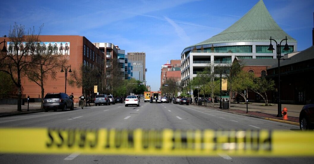 Minst fem personer dödades i ett skottdrama i Louisville i Kentucky. Flera döda i ny amerikansk masskjutning