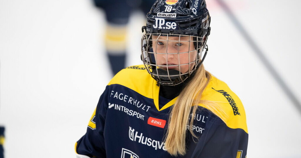 Mira Markström väljer bort ishockeyn för att enbart spela innebandy framöver. Arkivbild. Mira Markström väljer bort ishockeyn