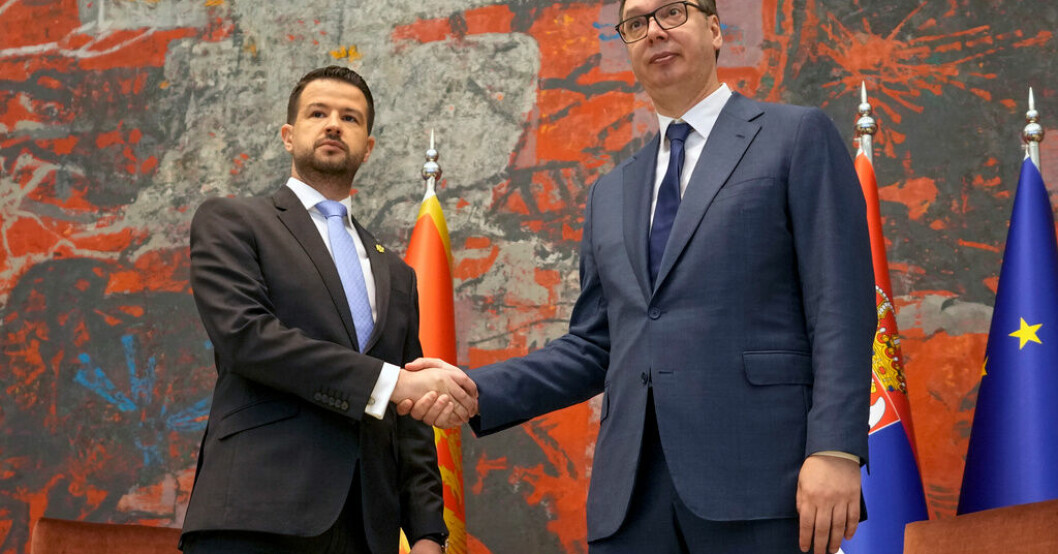 Montenegros president Jakov Milatovic med sin serbiske motsvarighet Aleksandar Vucic i Belgrad. Serbien och Montenegro vill lappa ihop relationen