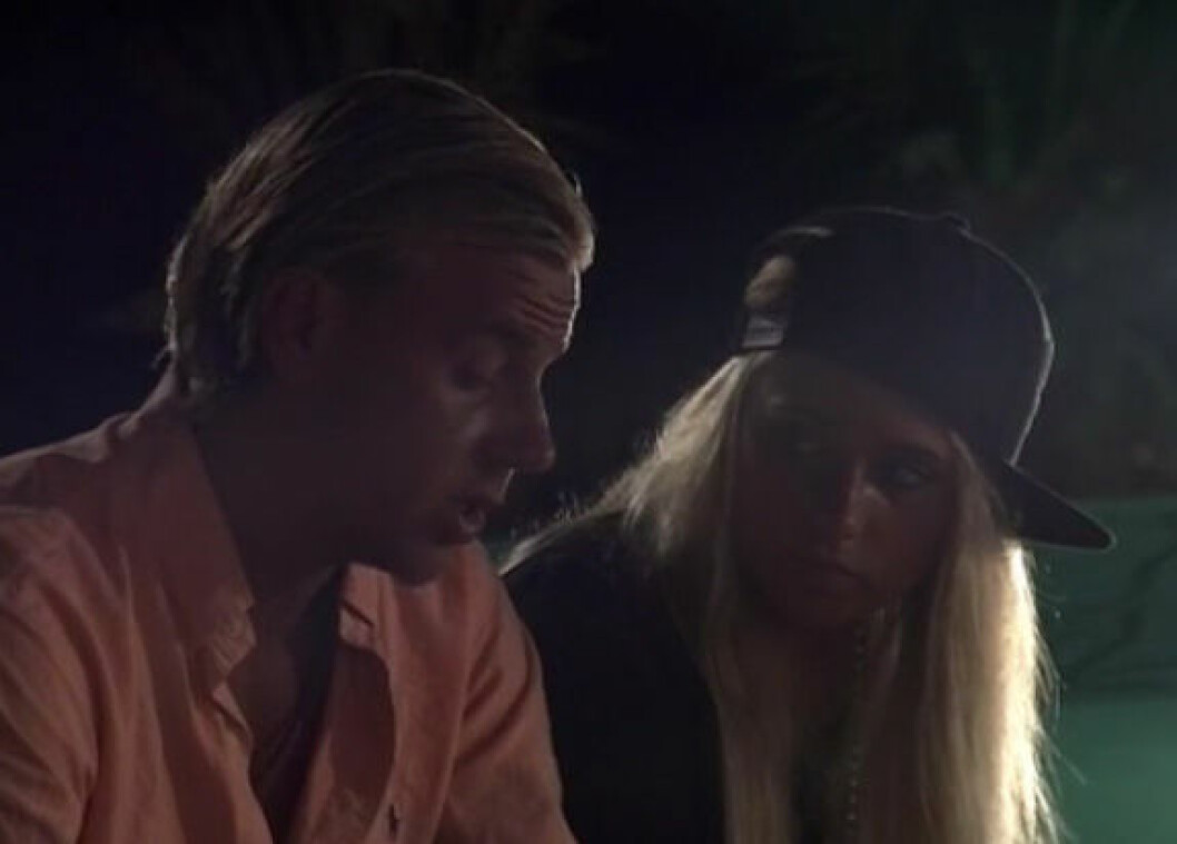 Mos och Josefine hade ett känslofyllt samtal vid poolen. Foto: TV3 Foto: TV3